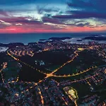Beautiful In * Póla