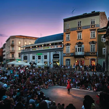 Apartament Beautiful In Pula