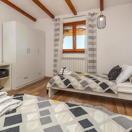 Beautiful In Apartament Pula