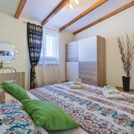 Apartament Beautiful In Pula